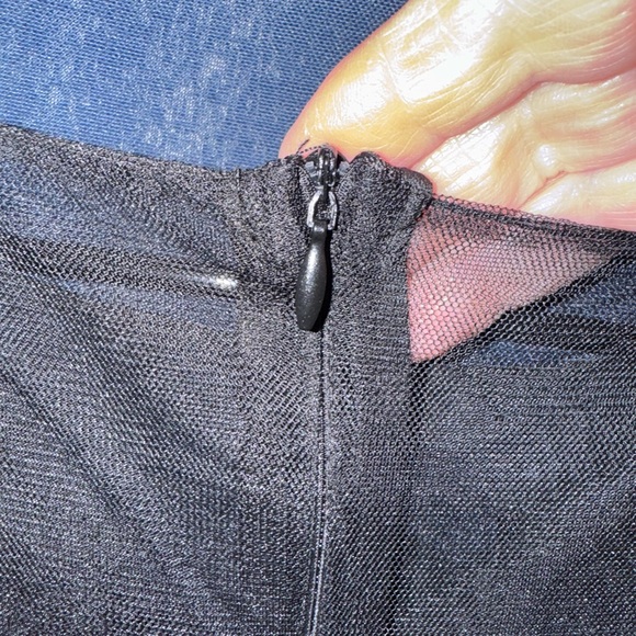 Elegant emerald Green and Gold Off-Shoulder Dress size 1XL - Picture 8 of 9